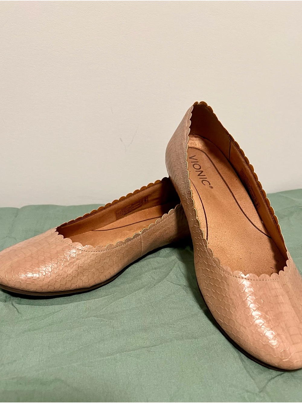 Vionic Blush Pink Scalloped Ballet Flats